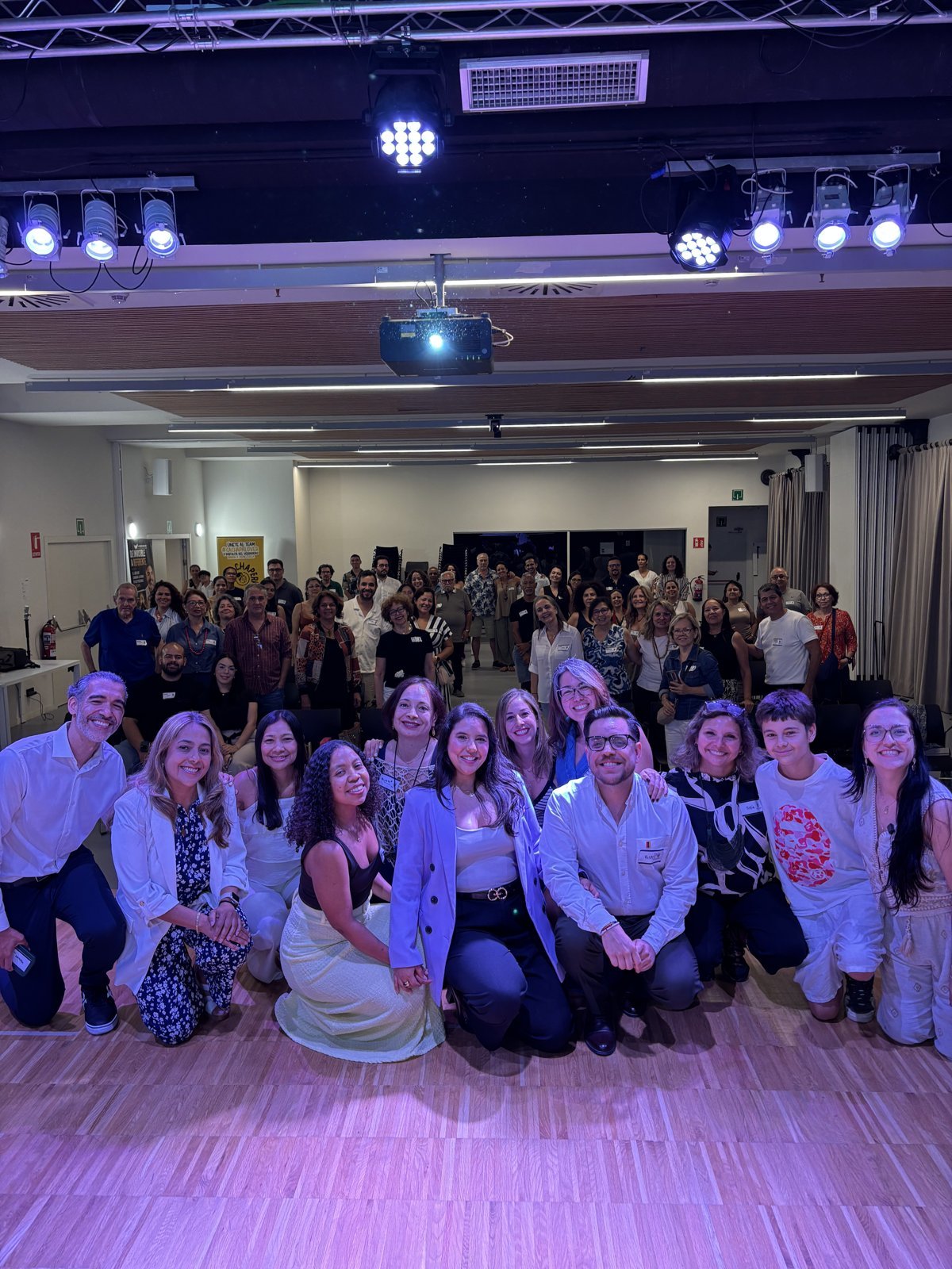 Foto grupal con asistentes de Talento Migrante en Barcelona